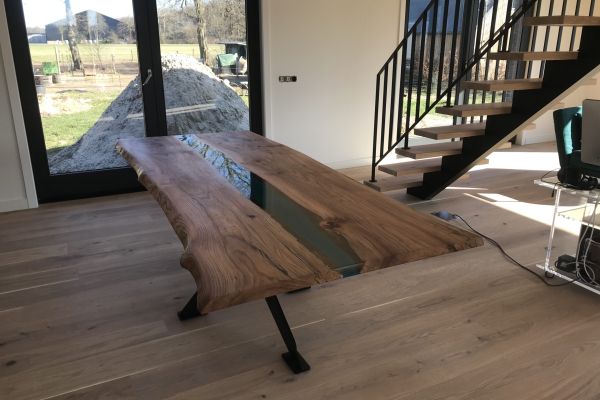 riviertafel met hout