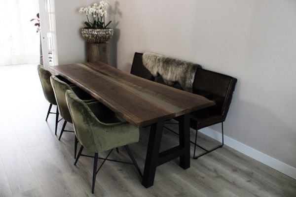 eettafel rivier met stalen poot