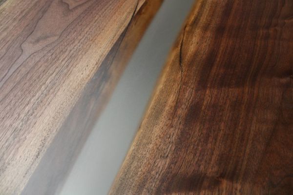 riviertafel met hout