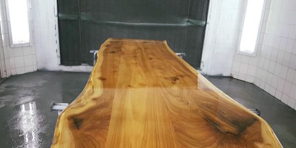 Omhulde epoxy tafel kopen