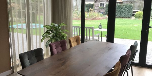 Ovale eettafel met stoelen laten maken