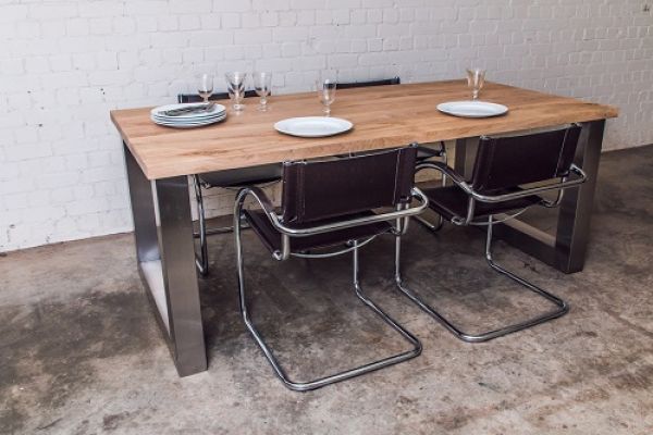 Rechte tafels met rvs