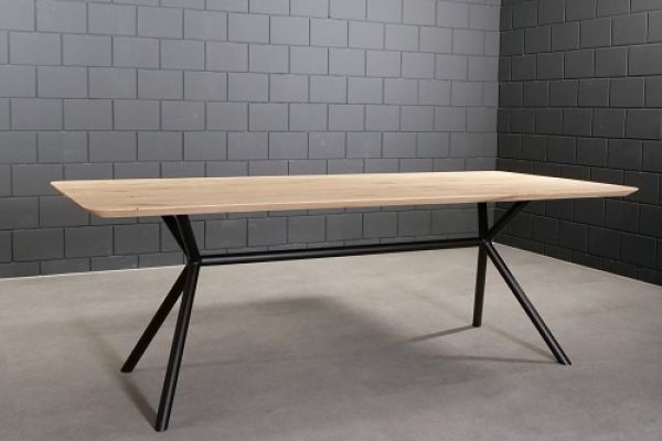 Eiken tafel met verjongde rand