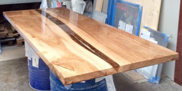 Omhulde epoxy tafel kopen