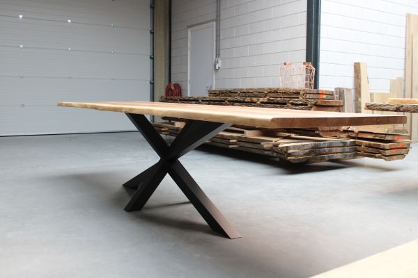 Eetkamertafel lang met stalen x poot
