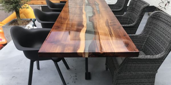 Omhulde epoxy tafel kopen