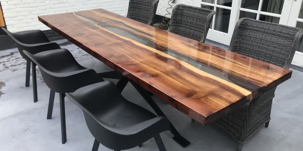 Omhulde epoxy tafel kopen