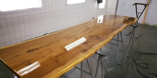 Omhulde epoxy tafel kopen