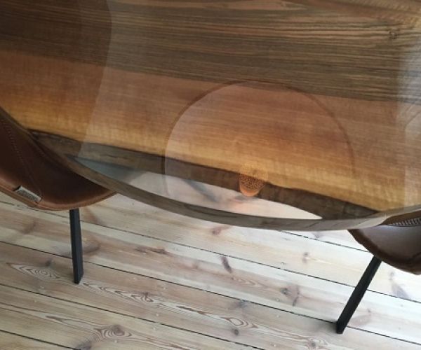 ronde eettafel donker