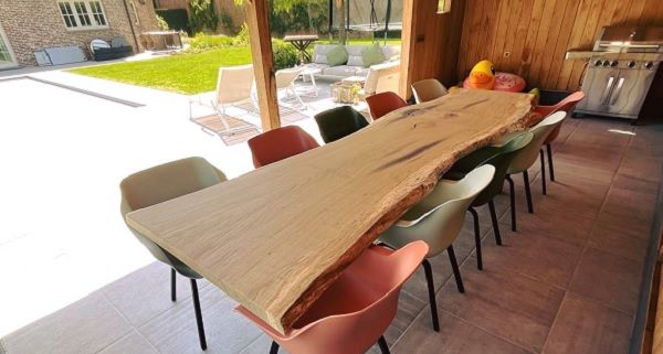 Boomstam eiken tafel met stoelen