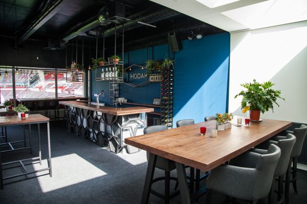Hoge eettafel op maat