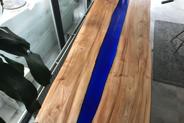 riviertafel met hout