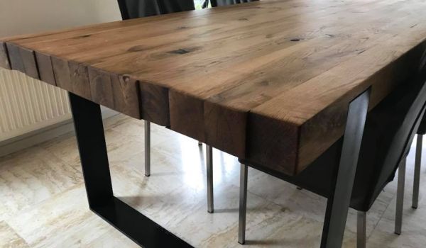 eik tafel met staal