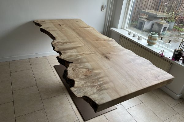Maatwerk boomstam tafel